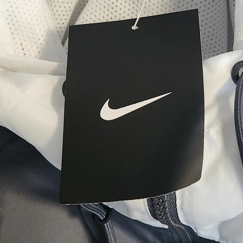 New Nike Running Division NYC Windrunner Jacket Mens L White Grey Marathon Rare
